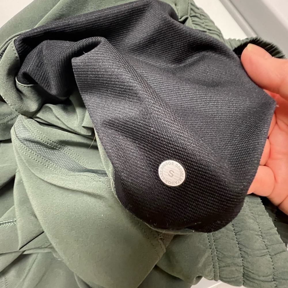 LULULEMON OLIVE GREEN SHORTS 5” INSEAM SIDE ZIPPER POCKET SIZE SMALL - Picture 12 of 12